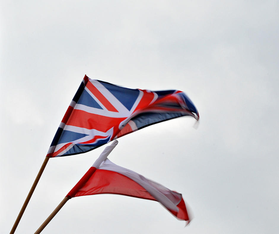 Flaga Polski i Anglii – ponglish